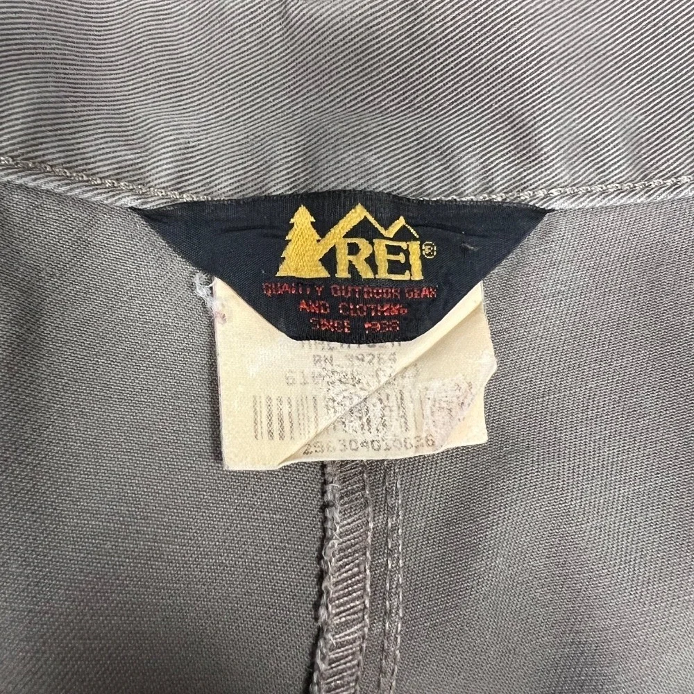 REI Pleated Khaki Pants Relaxed Fit Casual Trousers Sz 38 (measuring‎ 36
